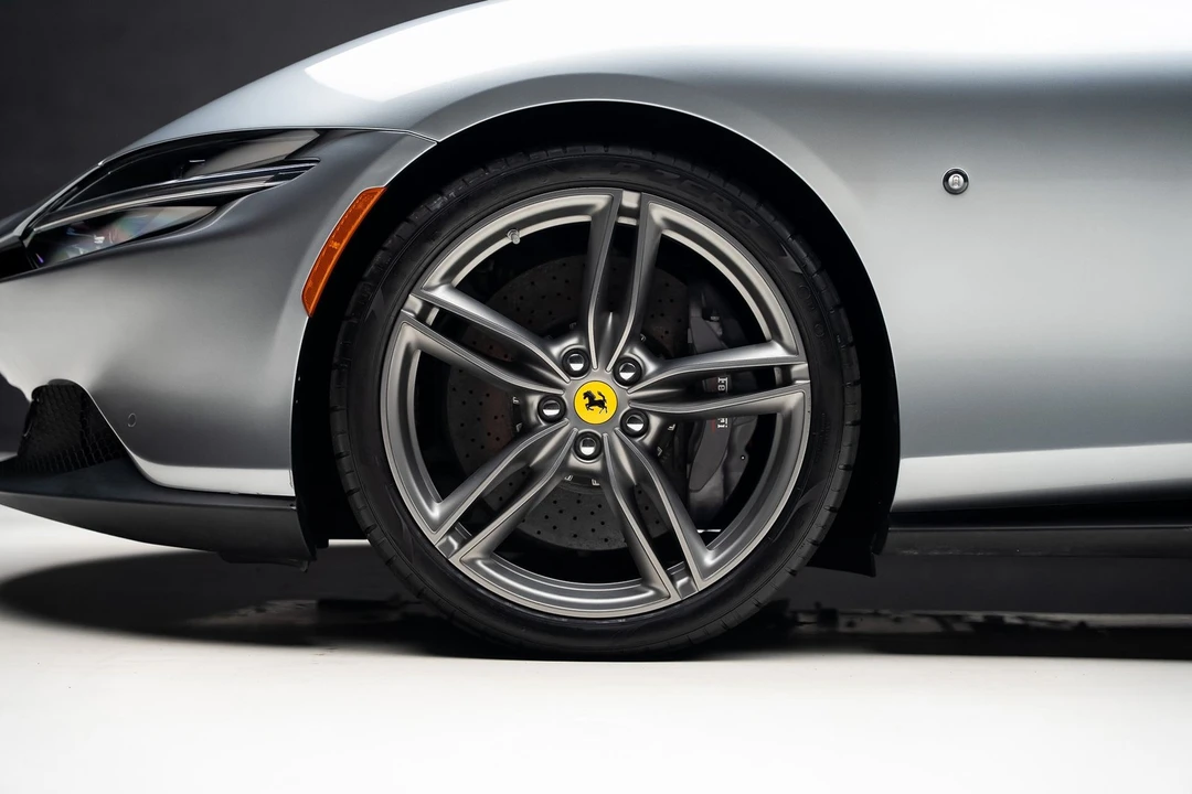 2021 Ferrari Roma - Image 21 of 31