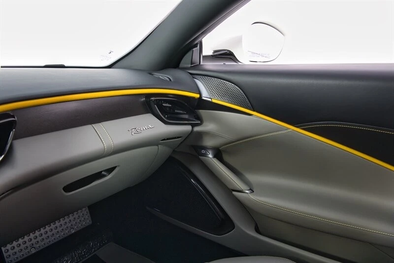 2021 Ferrari Roma - Image 29 of 31