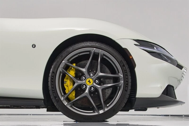 2021 Ferrari Roma - Image 15 of 31