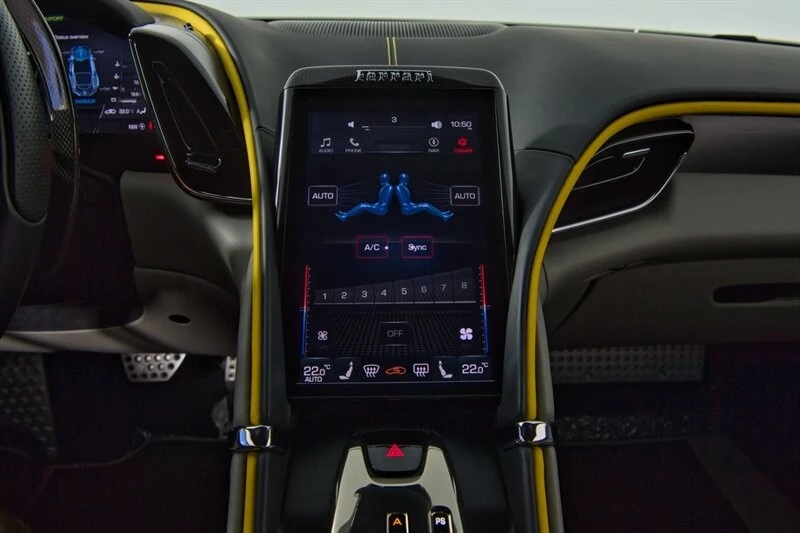 2021 Ferrari Roma - Image 27 of 31