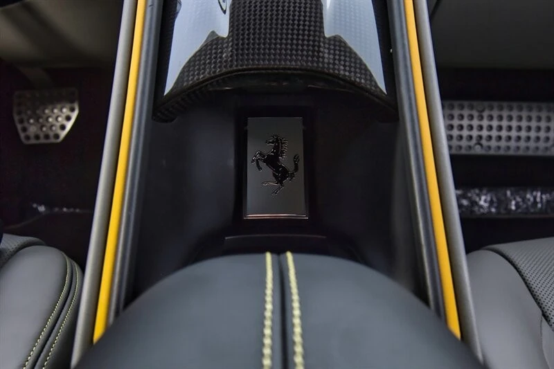 2021 Ferrari Roma - Image 28 of 31