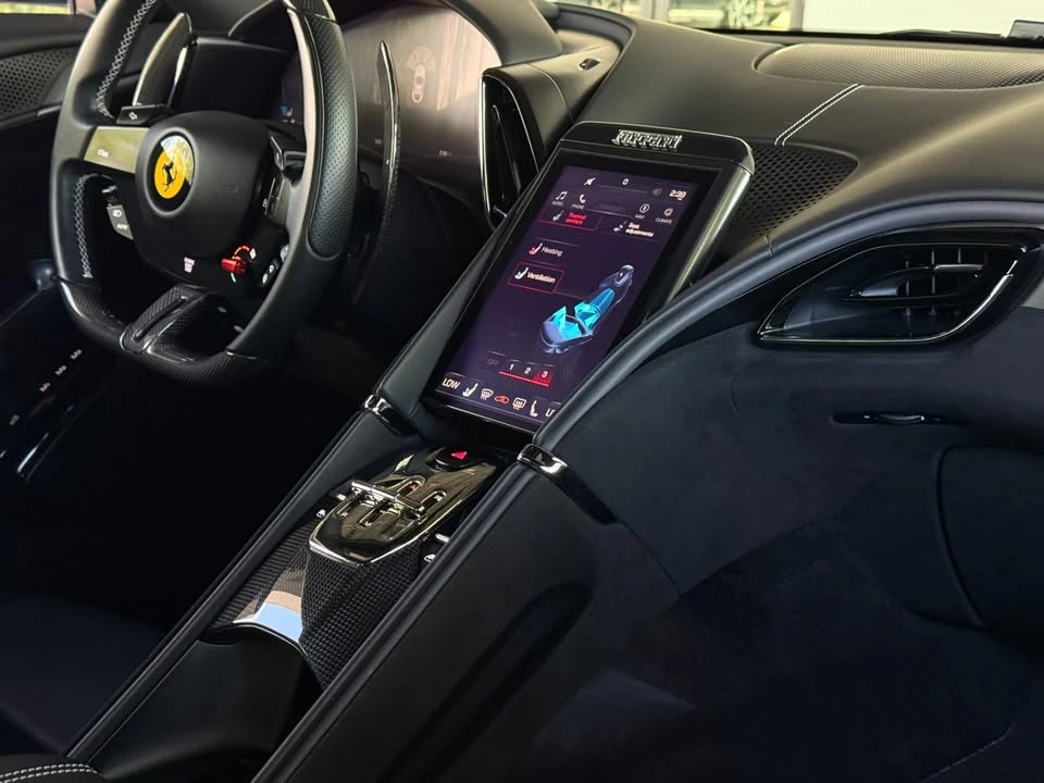 2021 Ferrari Roma - Image 15 of 17