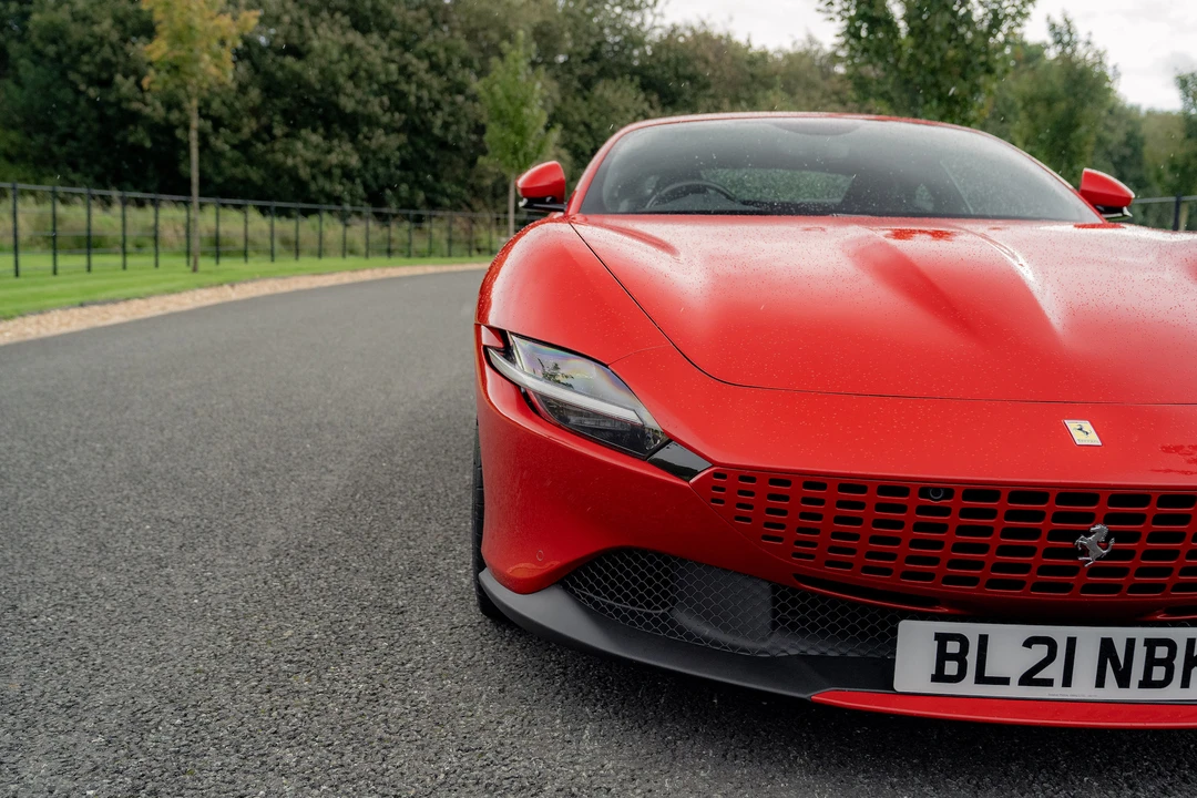 2021 Ferrari Roma - Image 17 of 31