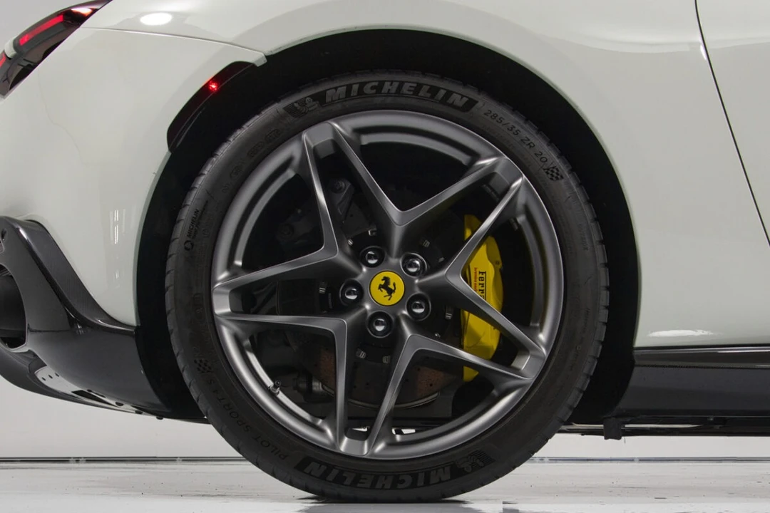 2021 Ferrari Roma - Image 13 of 31