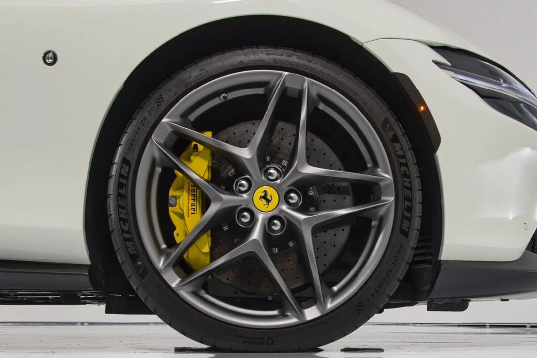 2021 Ferrari Roma - Image 14 of 31