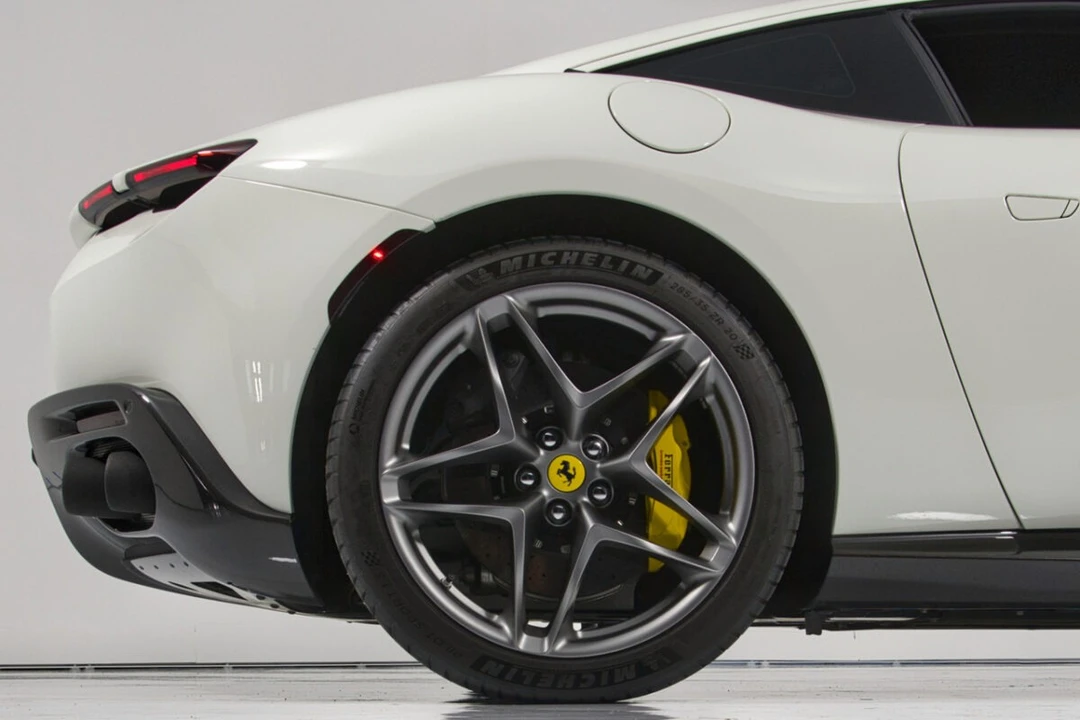 2021 Ferrari Roma - Image 15 of 31