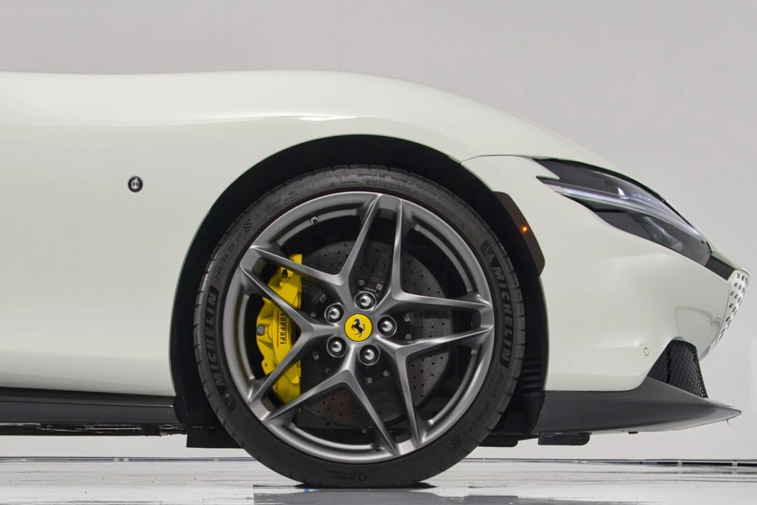 2021 Ferrari Roma - Image 16 of 31