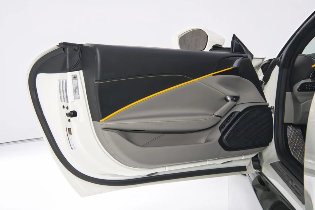 2021 Ferrari Roma - Image 17 of 31