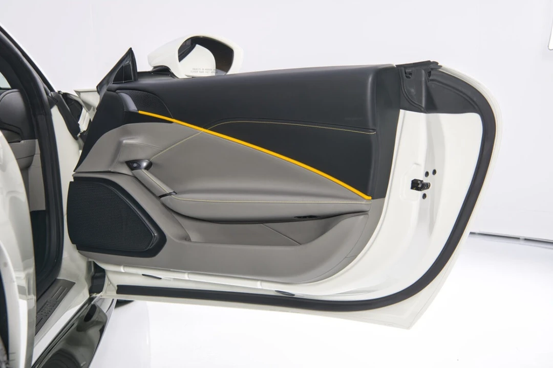 2021 Ferrari Roma - Image 30 of 31