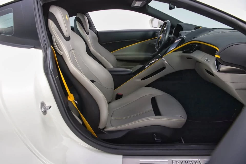 2021 Ferrari Roma - Image 11 of 19