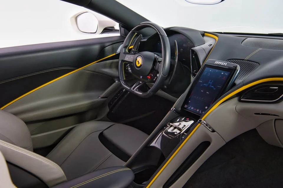 2021 Ferrari Roma - Image 13 of 19