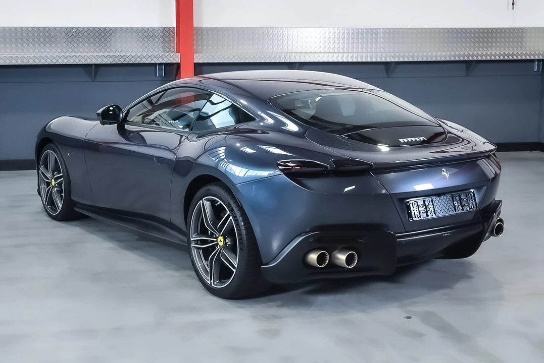 2021 Ferrari Roma - Image 17 of 30