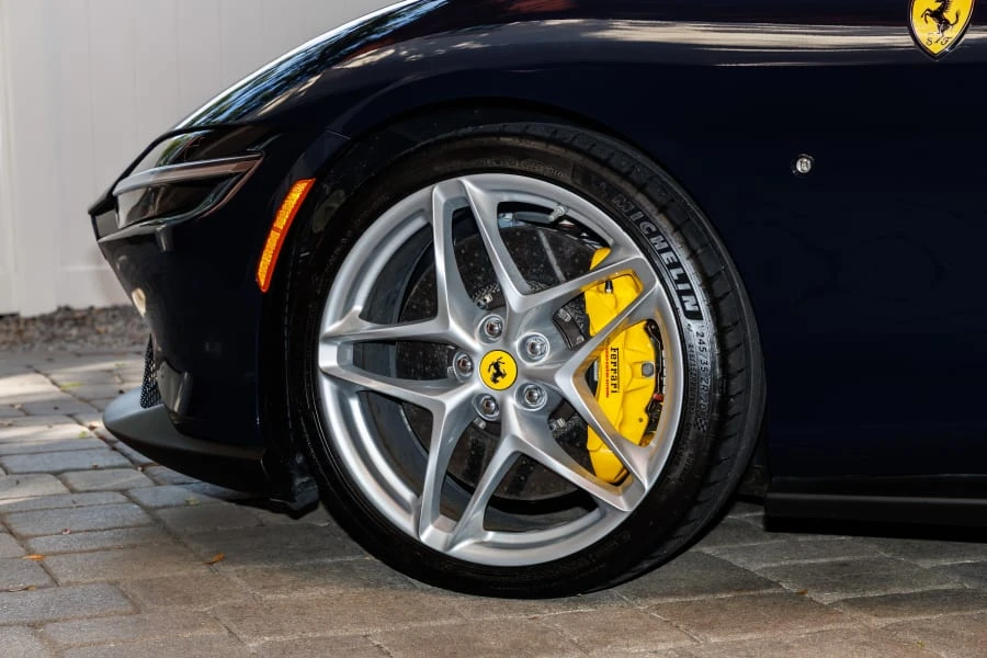 2021 Ferrari Roma - Image 18 of 31