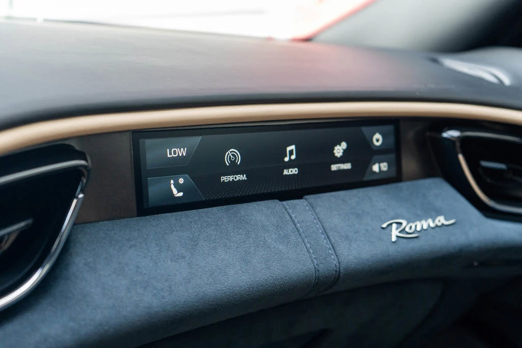 2021 Ferrari Roma - Image 23 of 31