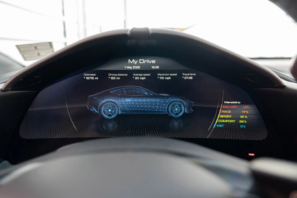 2021 Ferrari Roma - Image 17 of 31
