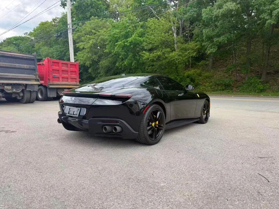 2021 Ferrari Roma - Image 28 of 31