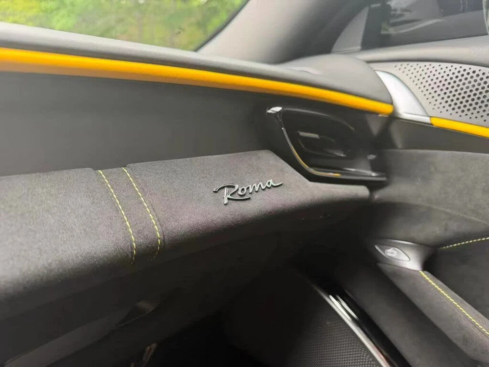 2021 Ferrari Roma - Image 17 of 31