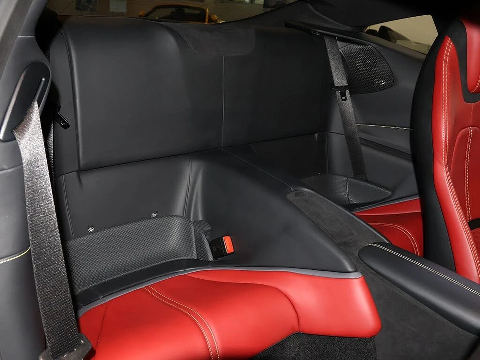 2021 Ferrari Roma - Image 28 of 31