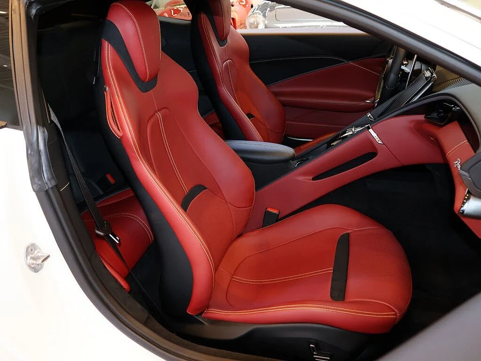 2021 Ferrari Roma - Image 17 of 31