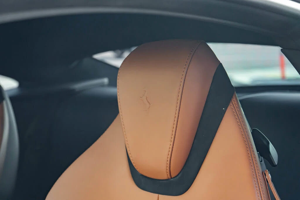 2021 Ferrari Roma - Image 18 of 31