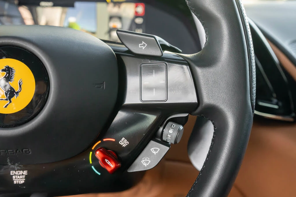2021 Ferrari Roma - Image 27 of 31