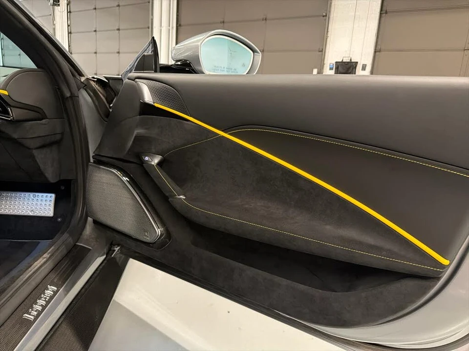 2021 Ferrari Roma - Image 29 of 31