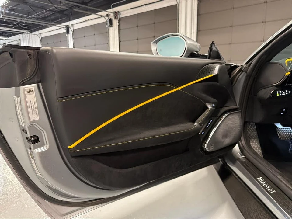 2021 Ferrari Roma - Image 15 of 31