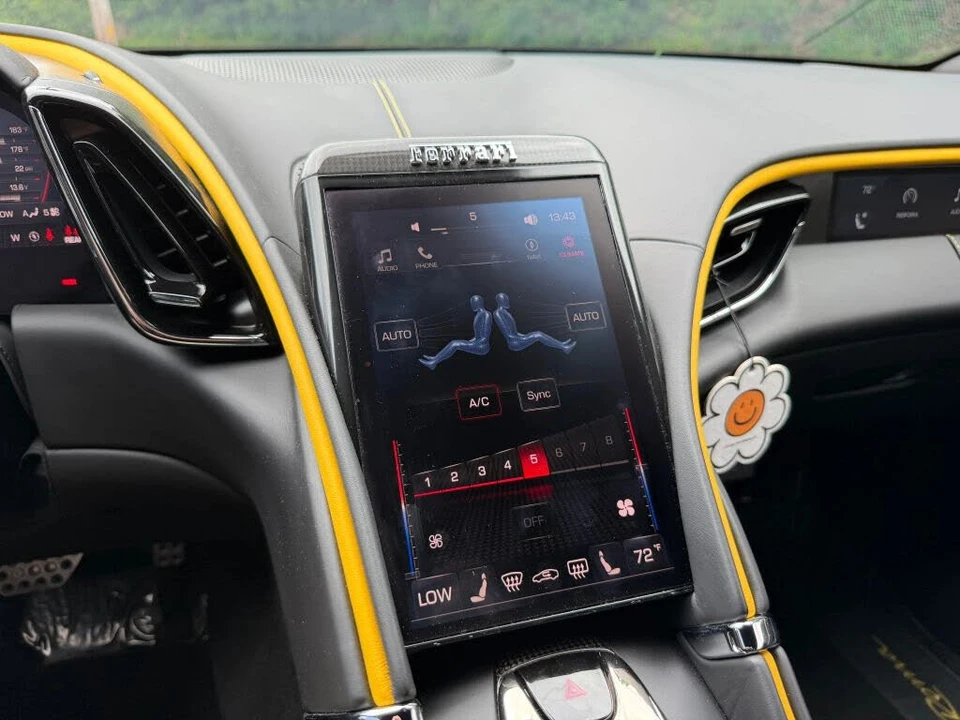 2021 Ferrari Roma - Image 26 of 31