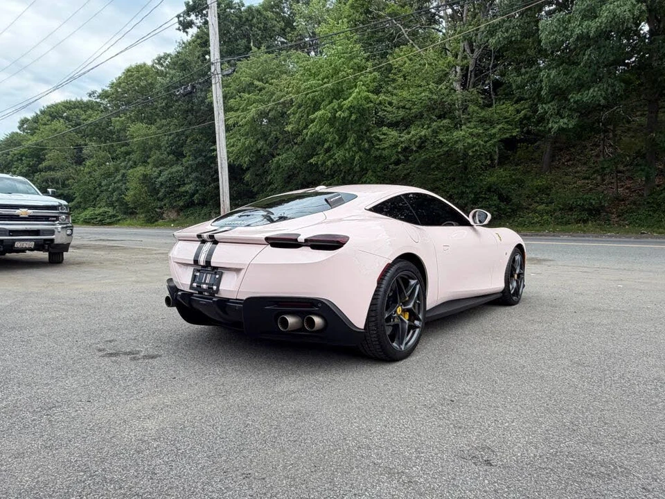 2021 Ferrari Roma - Image 16 of 31