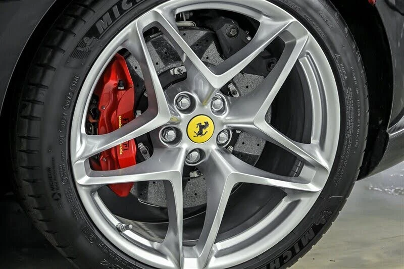 2021 Ferrari Roma - Image 14 of 31
