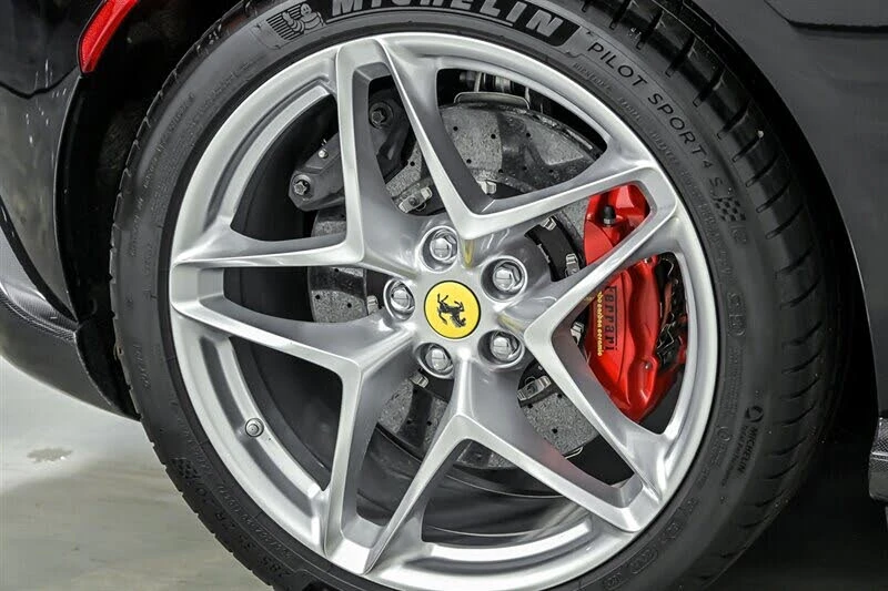 2021 Ferrari Roma - Image 11 of 31