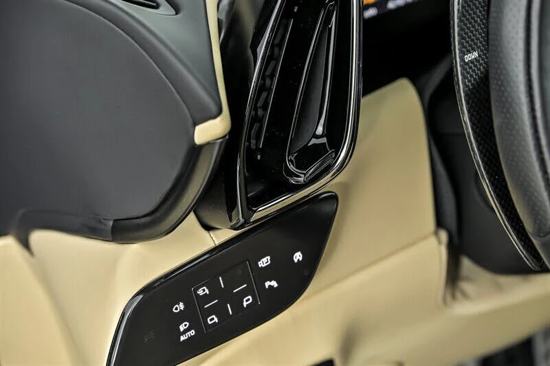 2021 Ferrari Roma - Image 27 of 31