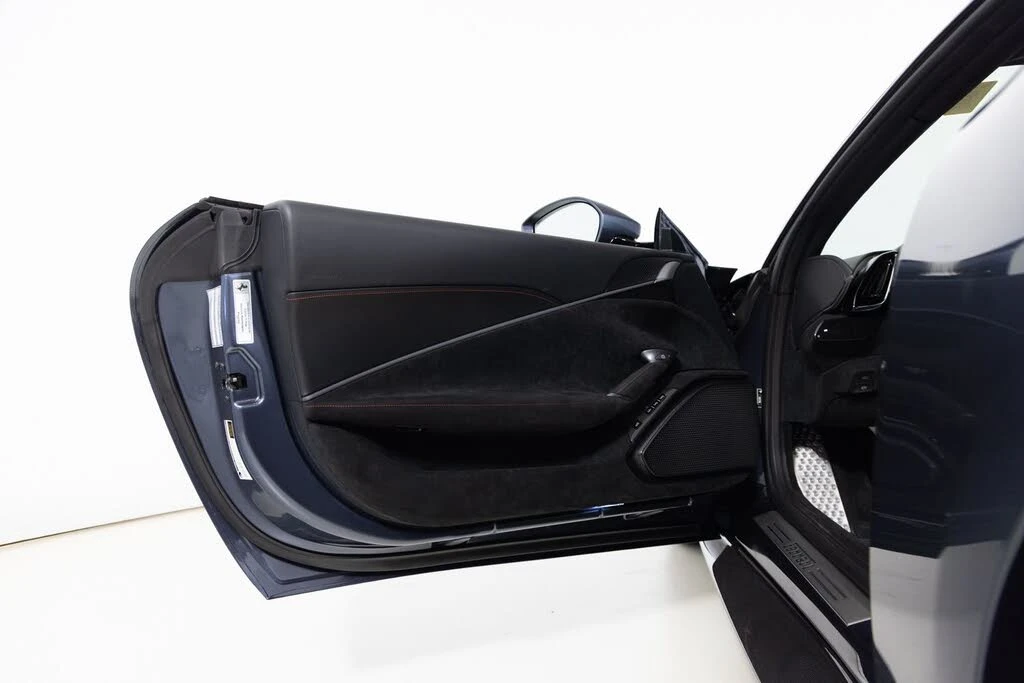 2021 Ferrari Roma - Image 17 of 31