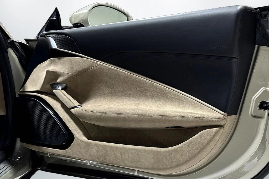 2021 Ferrari Roma - Image 24 of 31