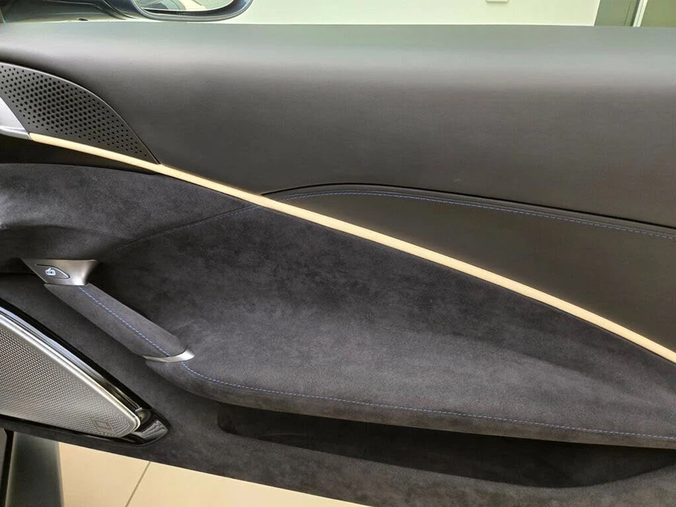 2021 Ferrari Roma - Image 28 of 31