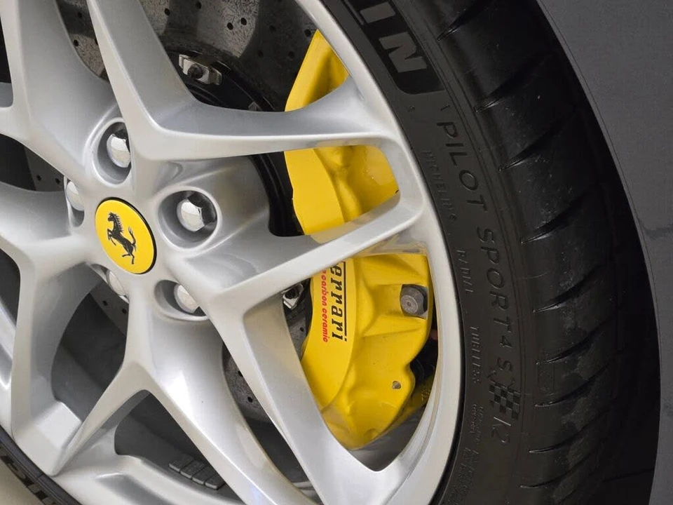 2021 Ferrari Roma - Image 14 of 31