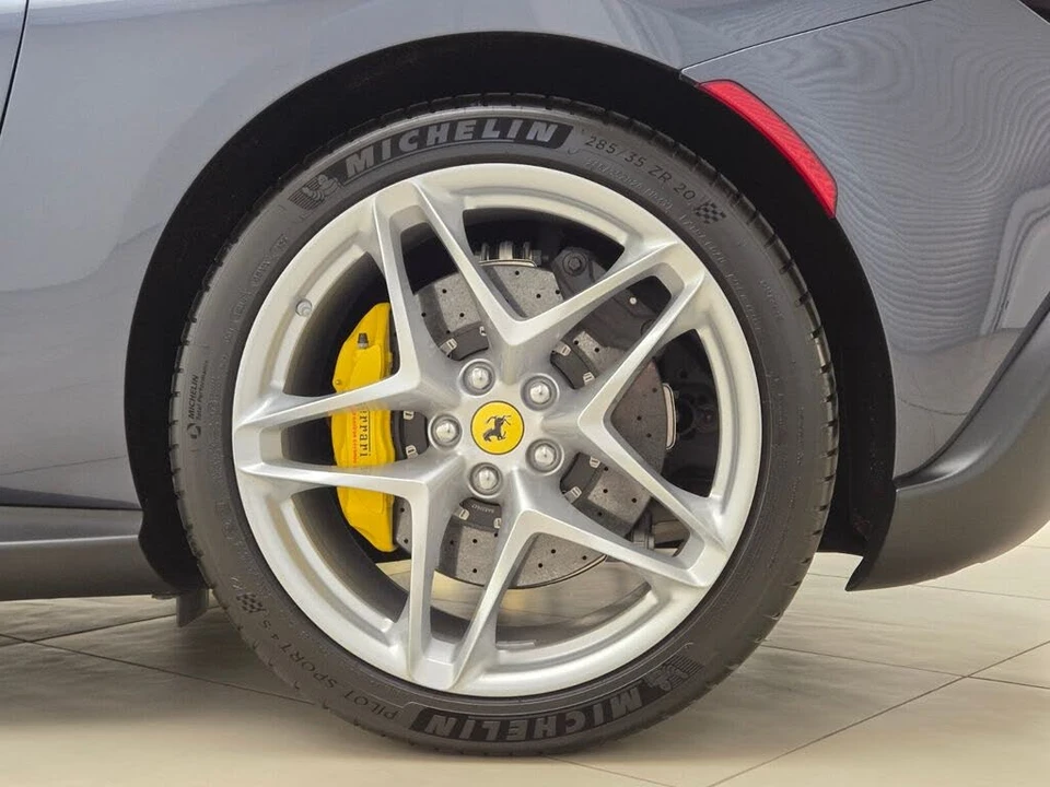 2021 Ferrari Roma - Image 15 of 31