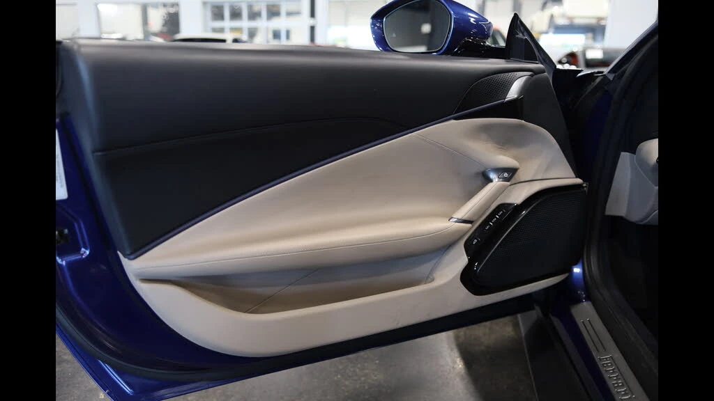 2021 Ferrari Roma - Image 15 of 31