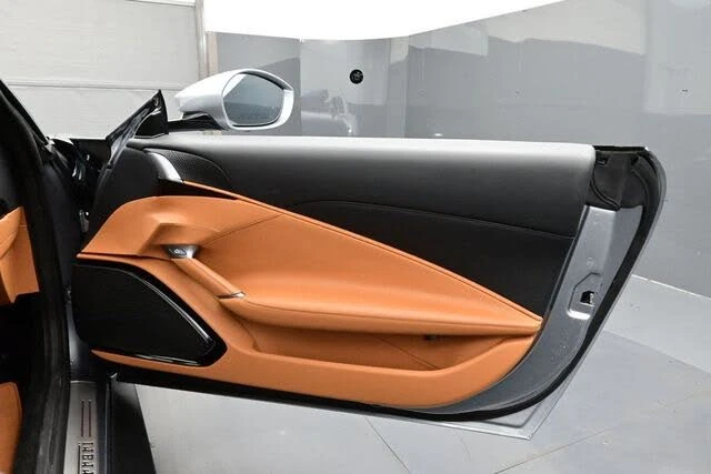 2021 Ferrari Roma - Image 14 of 27