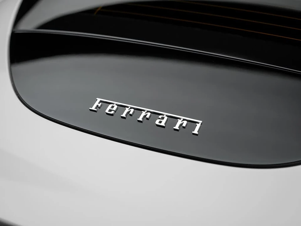 2021 Ferrari Roma - Image 17 of 31