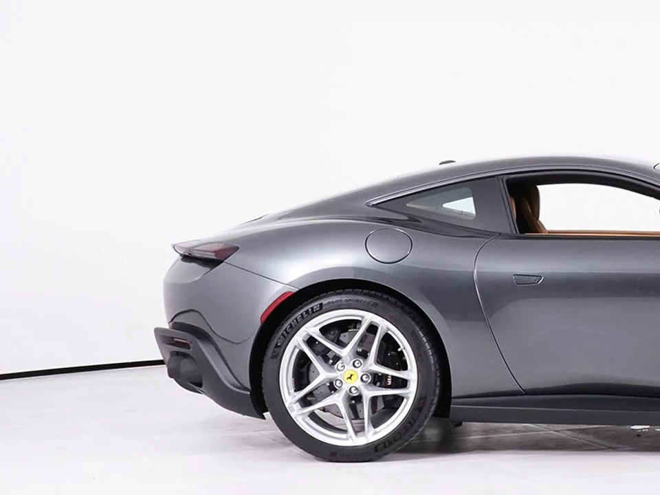 2021 Ferrari Roma - Image 14 of 27