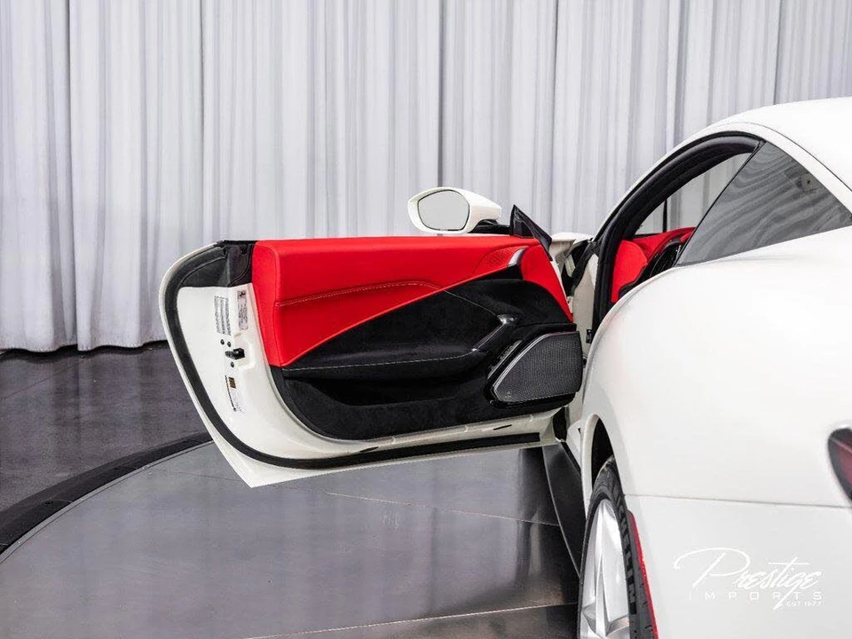 2021 Ferrari Roma - Image 19 of 31