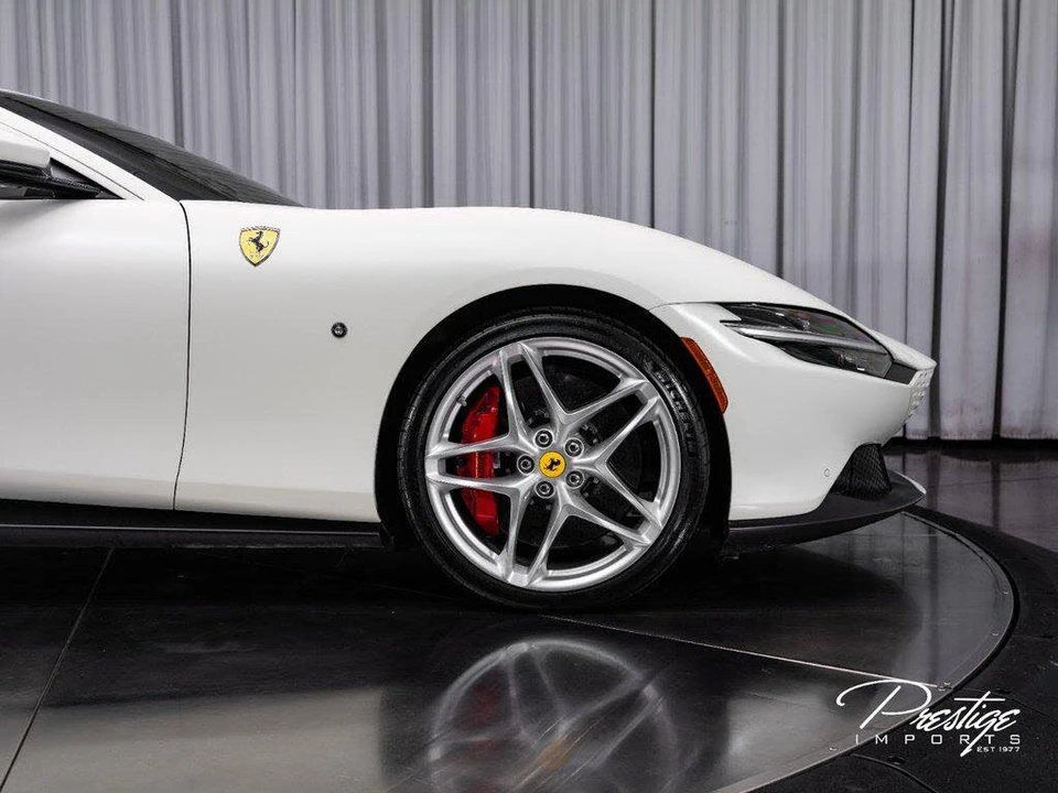 2021 Ferrari Roma - Image 16 of 31