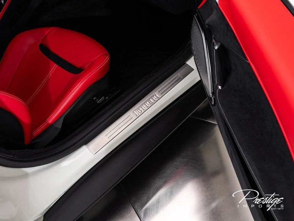 2021 Ferrari Roma - Image 30 of 31