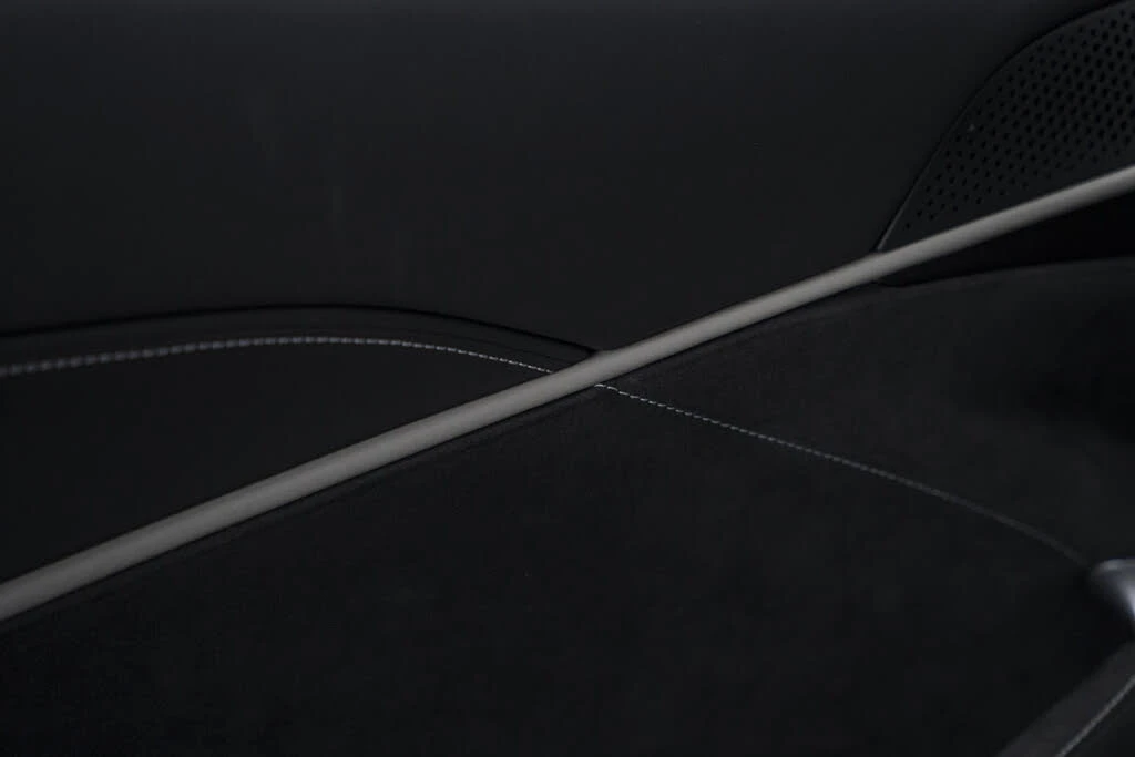 2021 Ferrari Roma - Image 18 of 31