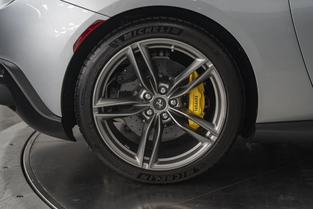 2021 Ferrari Roma - Image 13 of 31