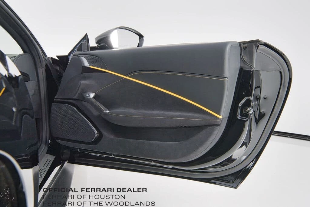 2021 Ferrari Roma - Image 22 of 31