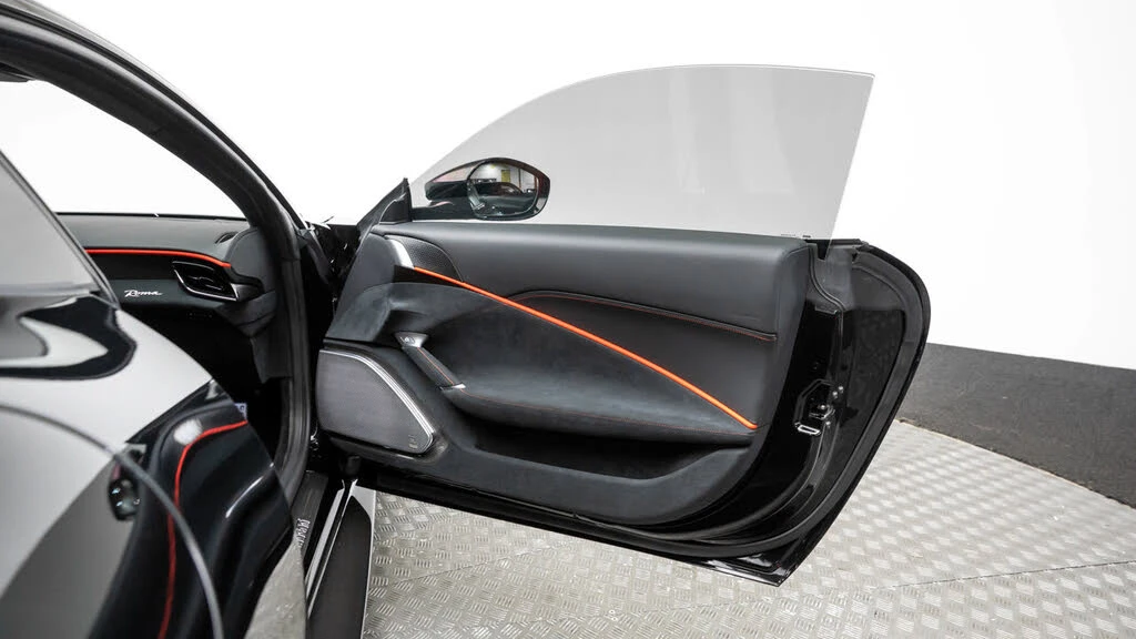 2021 Ferrari Roma - Image 28 of 31