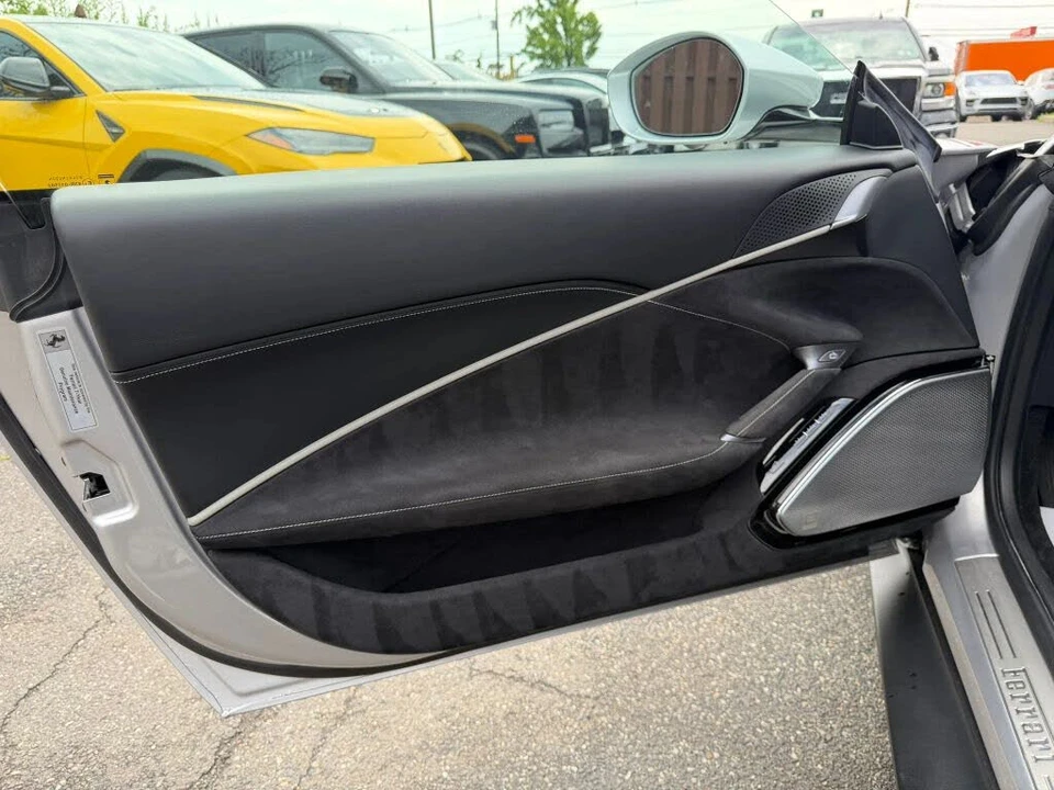 2021 Ferrari Roma - Image 17 of 31