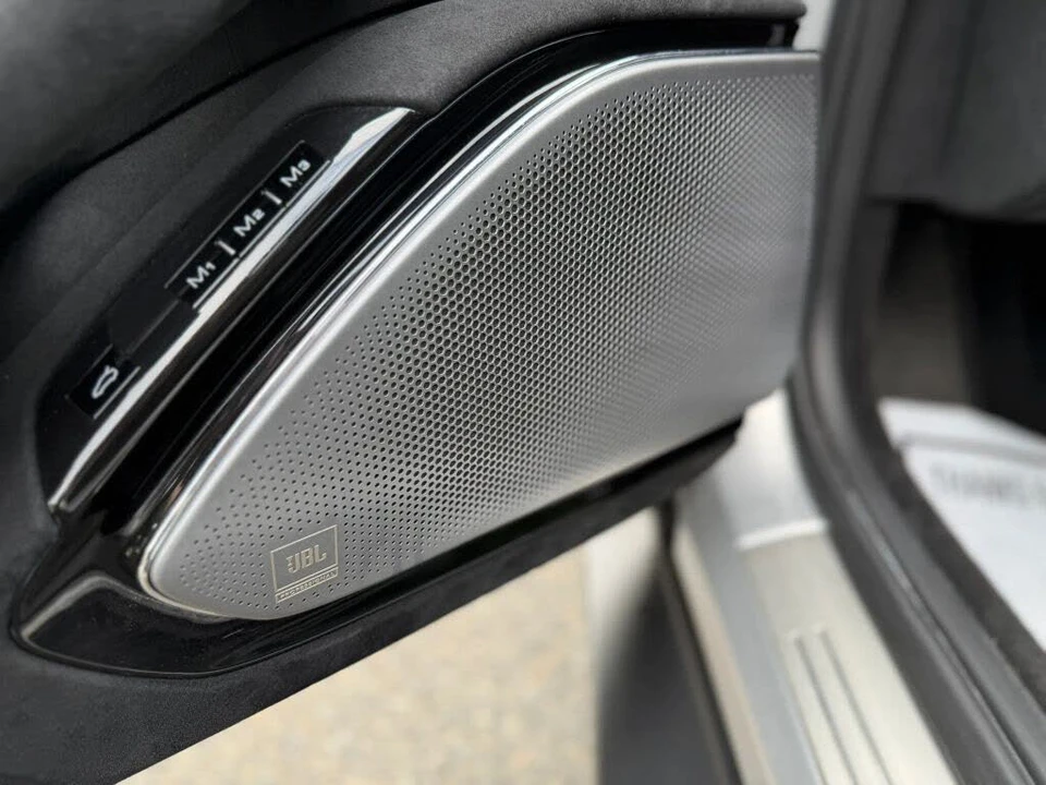 2021 Ferrari Roma - Image 18 of 31